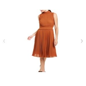 NANETTE NANETTE LEPORE Solid Pleated Dress